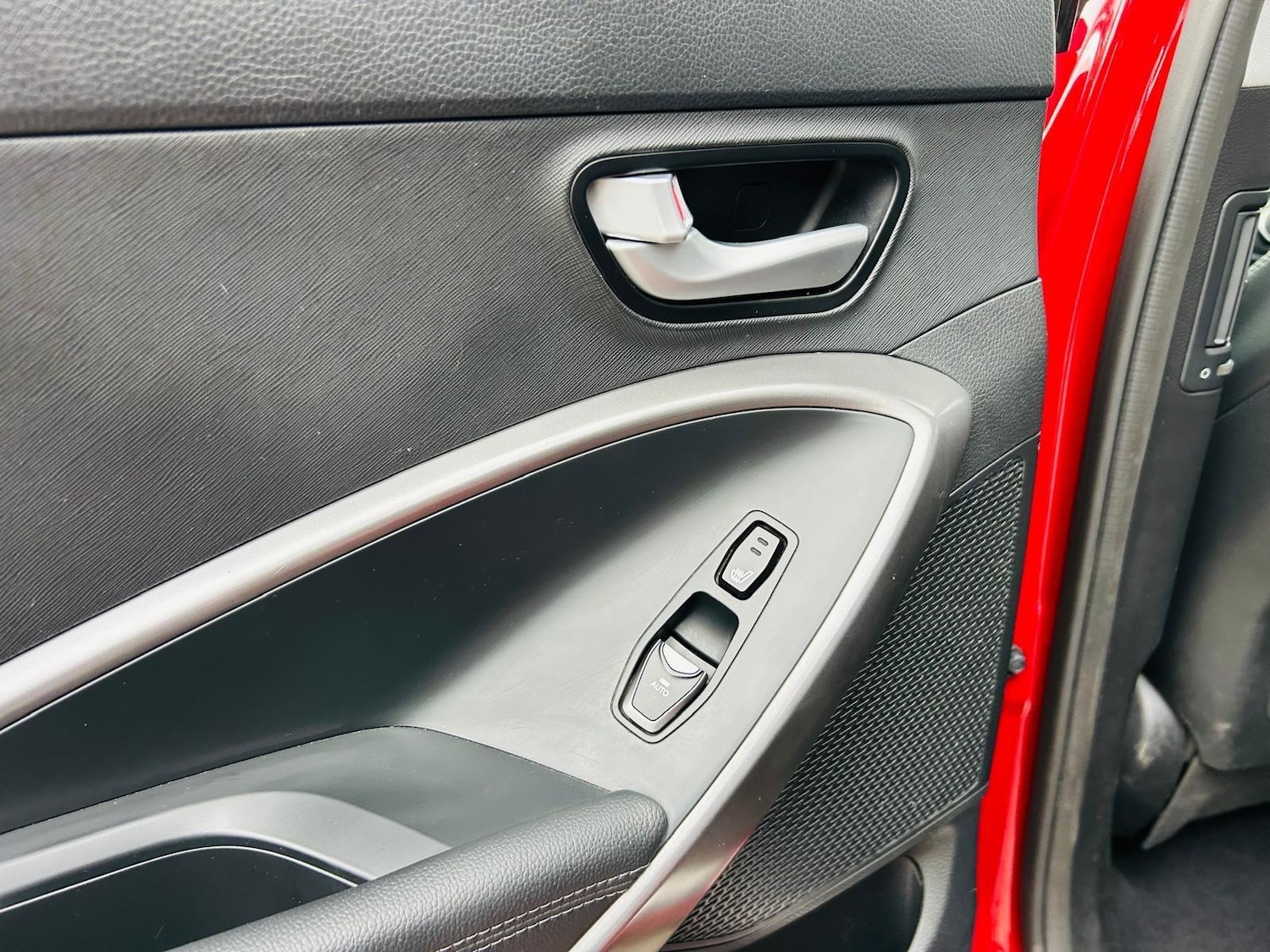 Used Hyundai Santa Fe 2015 for sale - 76456944: Photo 41