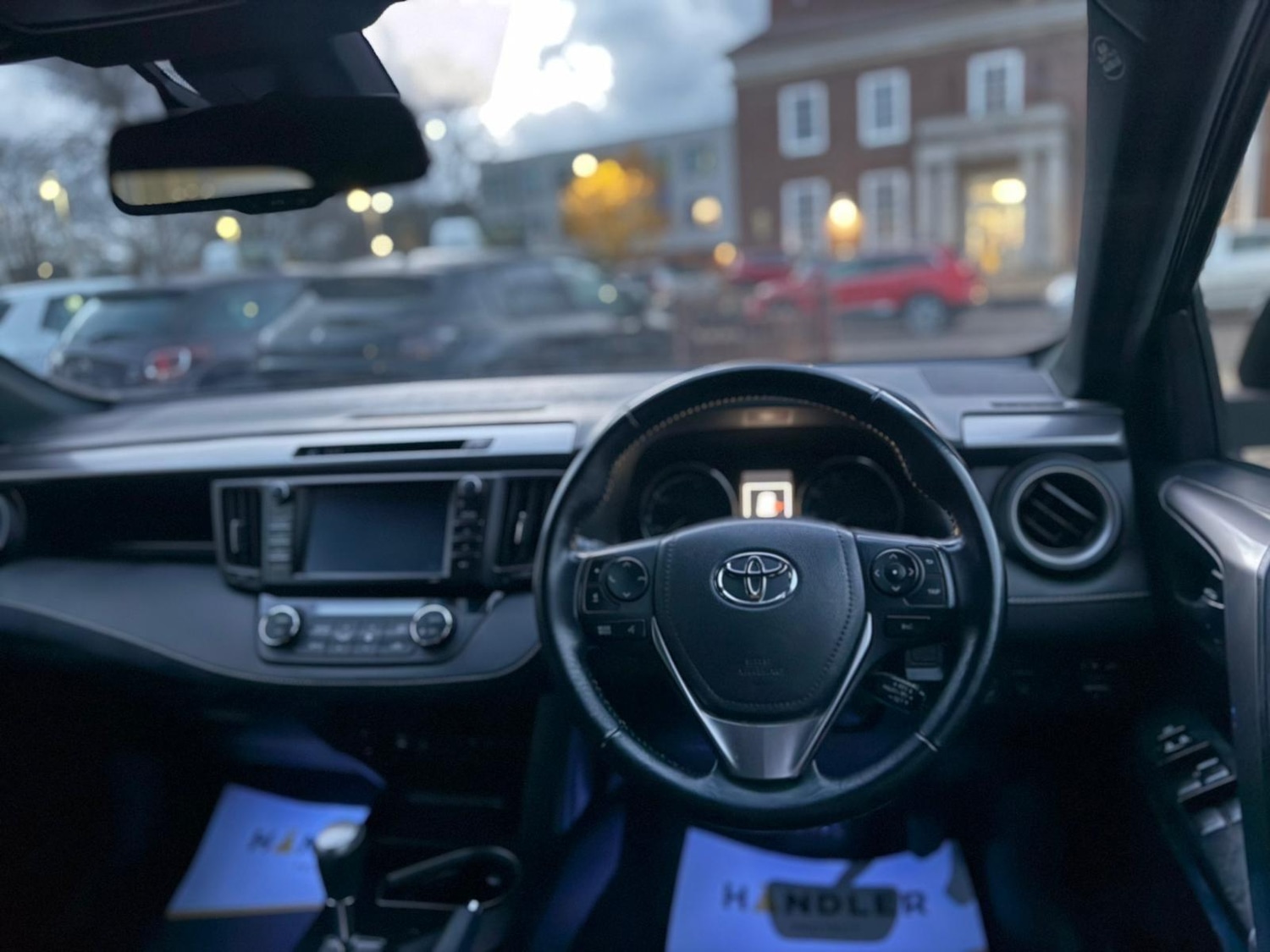 Used Toyota RAV4 2017 for sale - 76913918: Photo 30