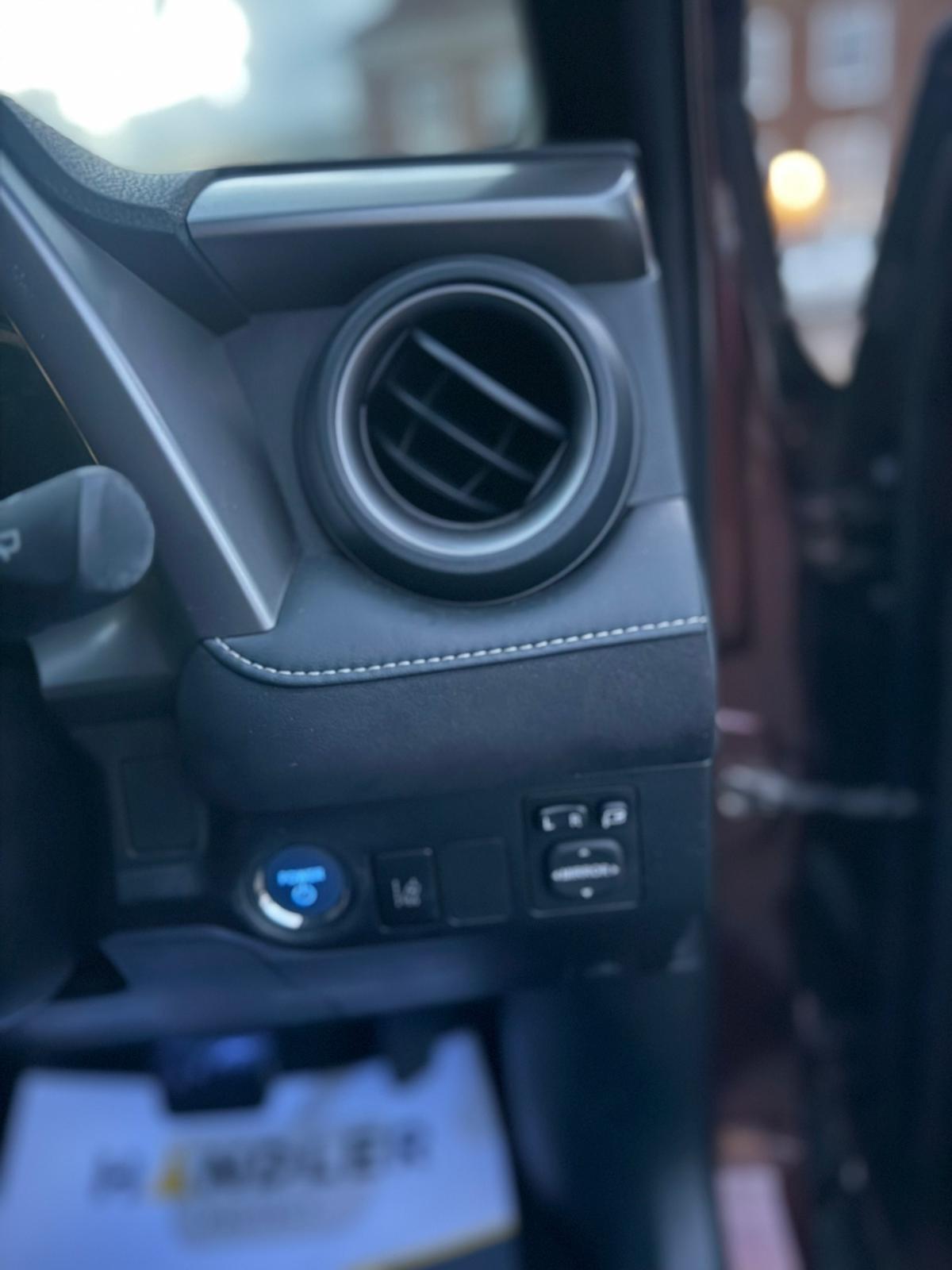 Used Toyota RAV4 2017 for sale - 76913918: Photo 40