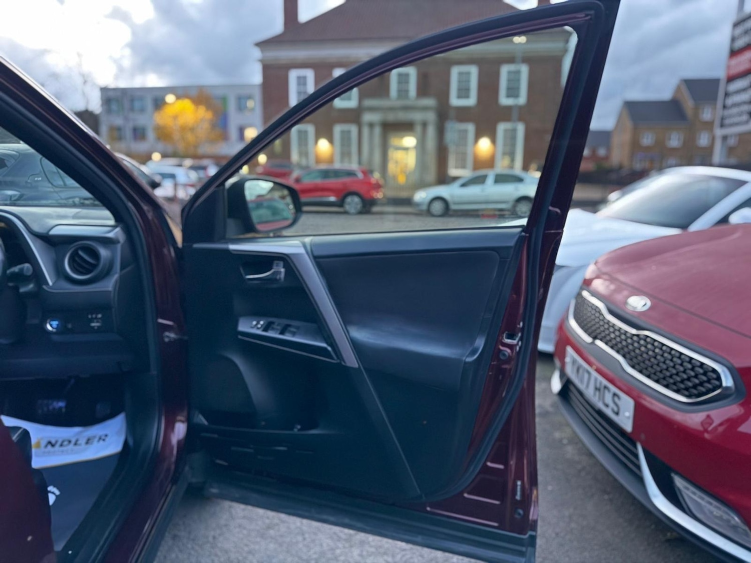 Used Toyota RAV4 2017 for sale - 76913918: Photo 43