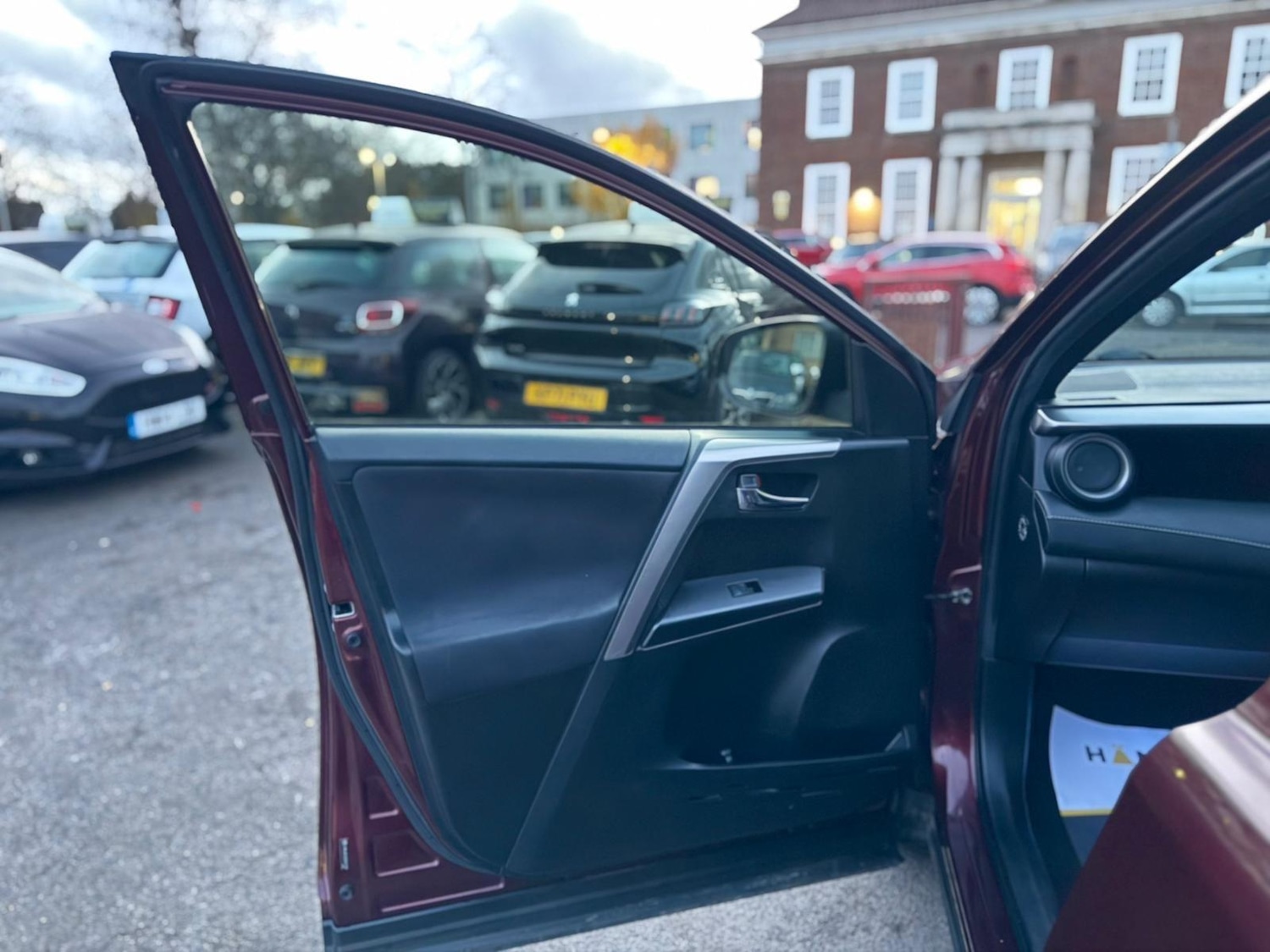 Used Toyota RAV4 2017 for sale - 76913918: Photo 44