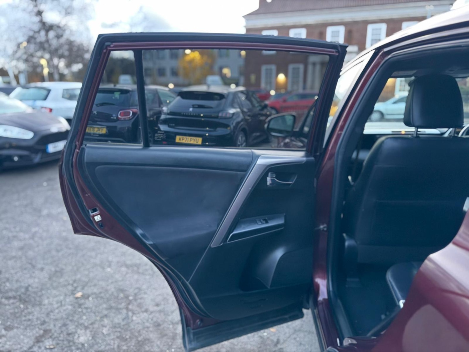 Used Toyota RAV4 2017 for sale - 76913918: Photo 45