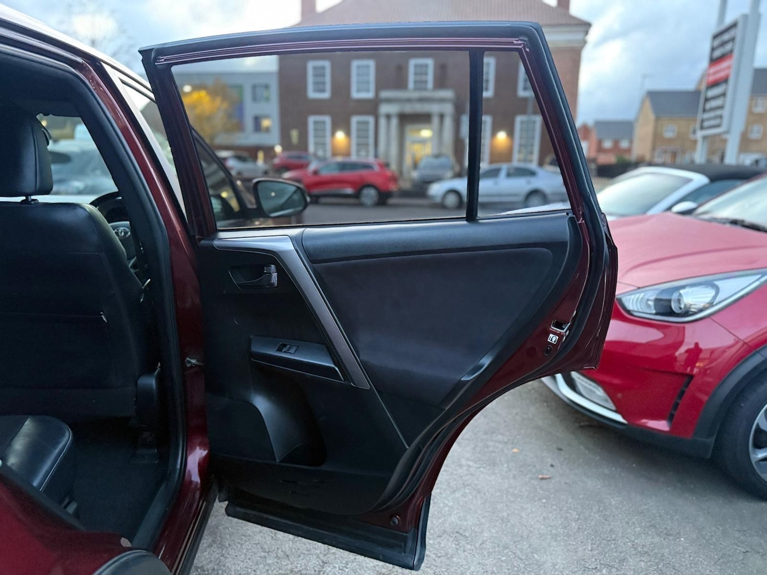 Used Toyota RAV4 2017 for sale - 76913918: Photo 46