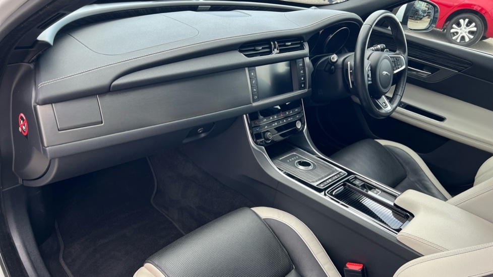 Used Jaguar XF 2017 for sale - 76007933: Photo 10