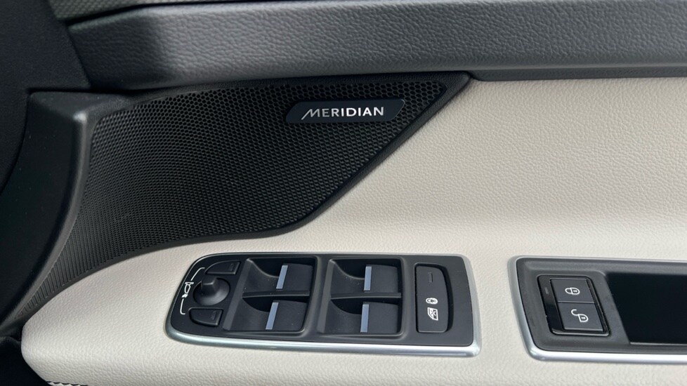 Used Jaguar XF 2017 for sale - 76007933: Photo 40