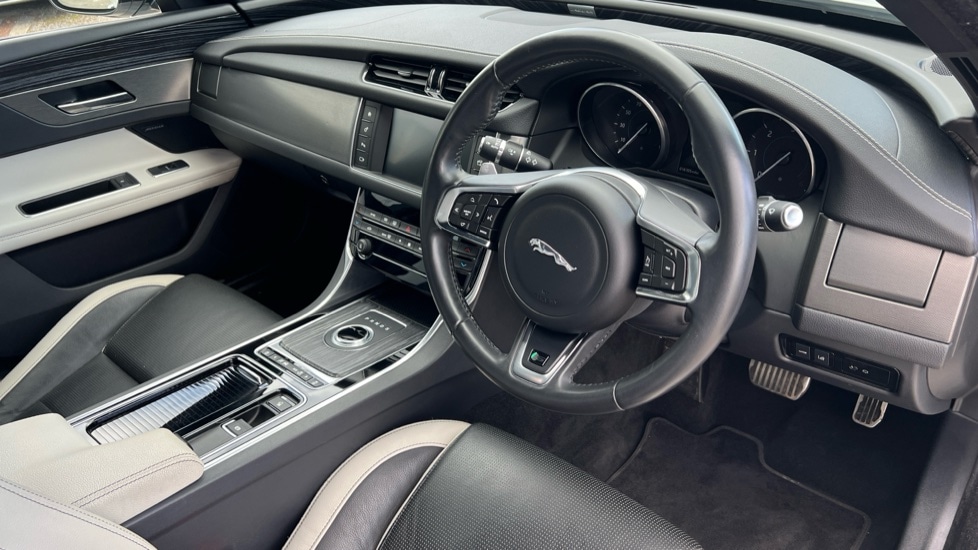 Used Jaguar XF 2017 for sale - 76007933: Photo 9