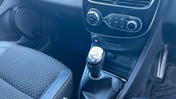 Used Renault Clio 2017 for sale - 76161448: Photo 29