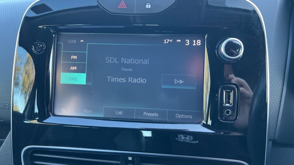 Used Renault Clio 2017 for sale - 76161448: Photo 35