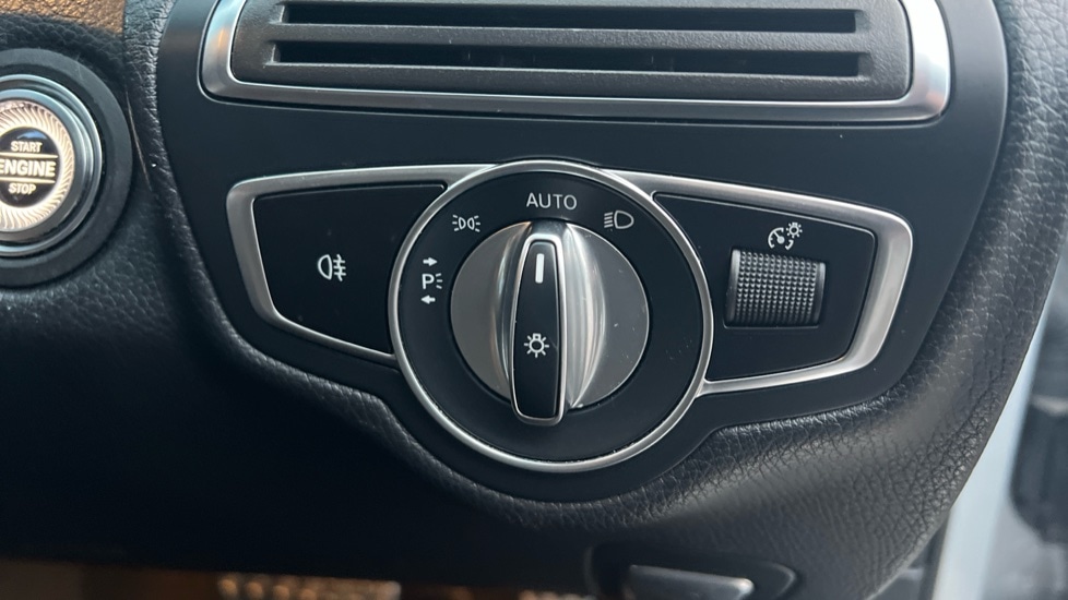 Used Mercedes-Benz C Class 2020 for sale - 76660716: Photo 33