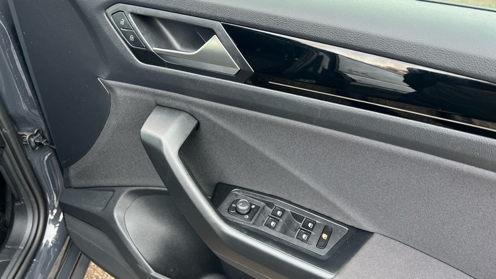 Used Volkswagen T-Roc 2020 for sale - 76709510: Photo 30