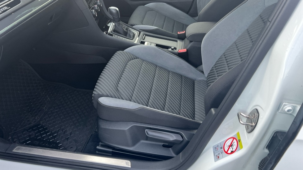 Used Volkswagen Golf 2020 for sale - 76731438: Photo 32