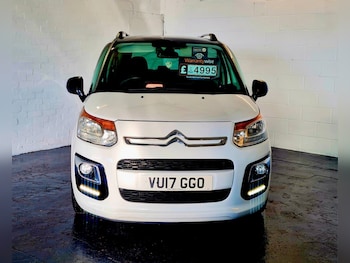 Used Citroen C3 Picasso 2017 for sale - 76692803: Photo