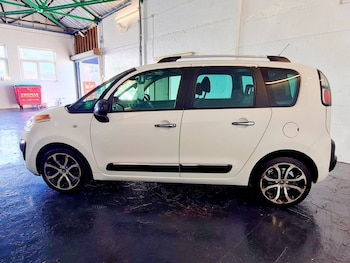 Used Citroen C3 Picasso 2017 for sale - 76692803: Photo