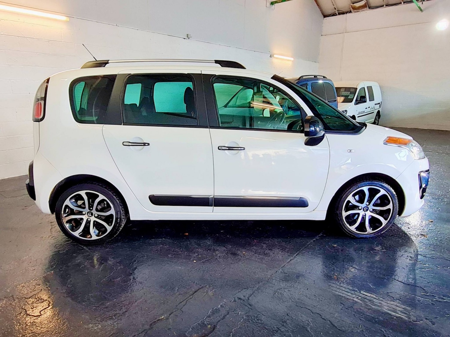 Used Citroen C3 Picasso 2017 for sale - 76692803: Photo 8