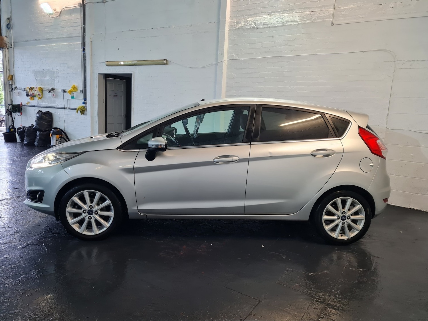 Used Ford Fiesta 2015 for sale - 76547896: Photo 4
