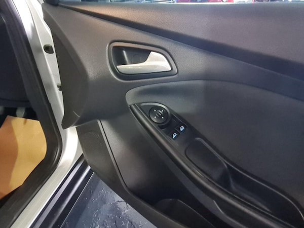 Used Ford Focus 2011 for sale - 76211846: Photo 9