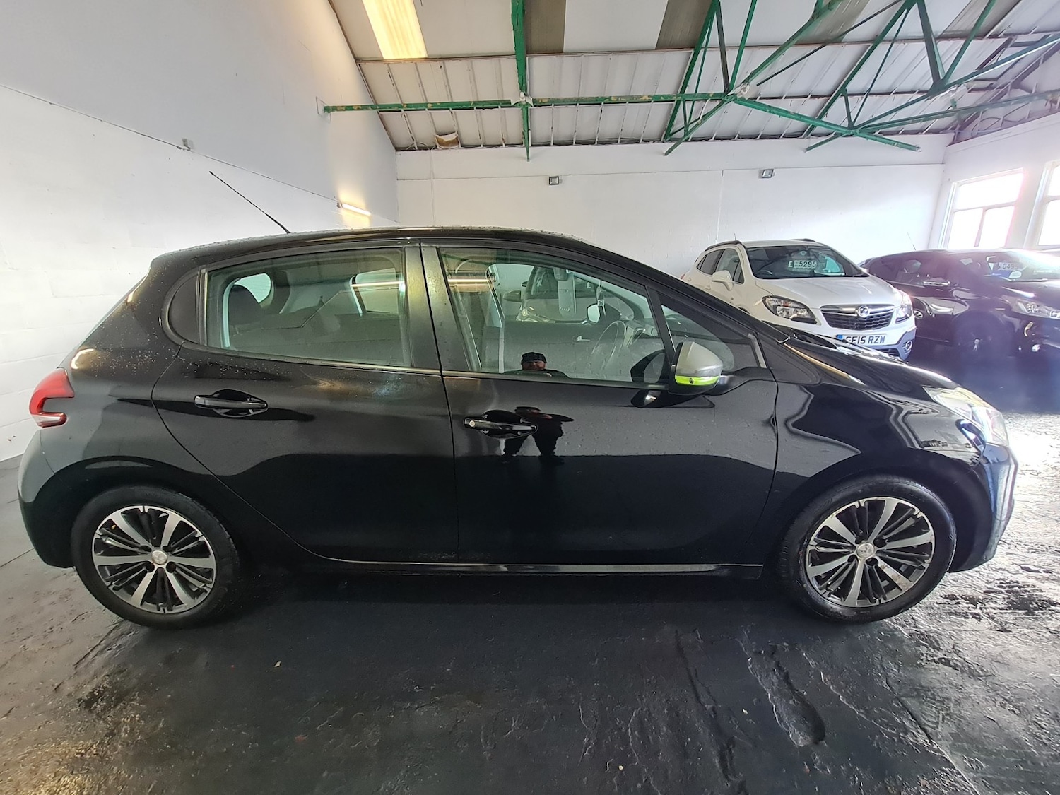 Used Peugeot 208 2016 for sale - 77228213: Photo 8