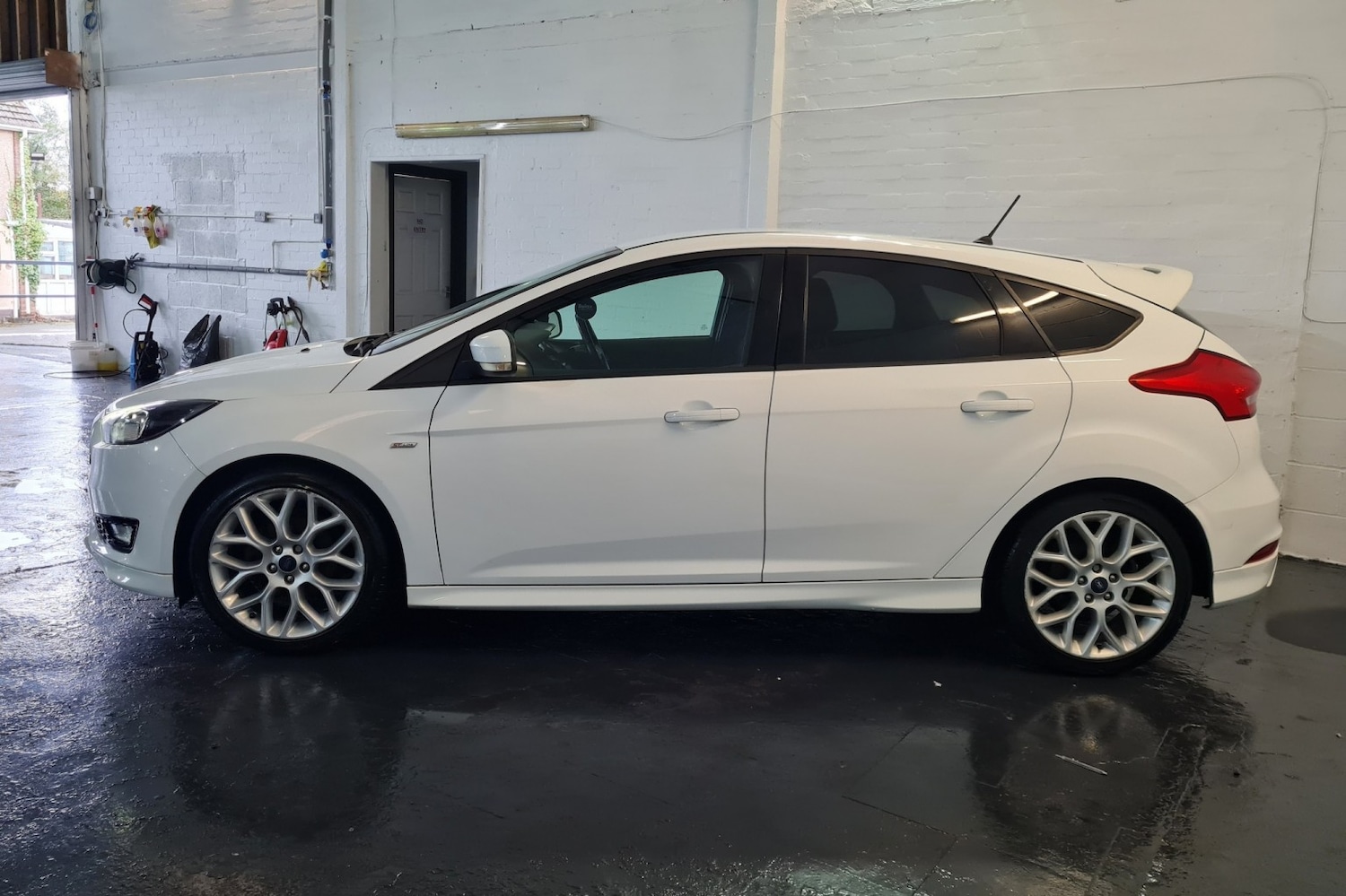 Used Ford Focus 2017 for sale - 76358227: Photo 4