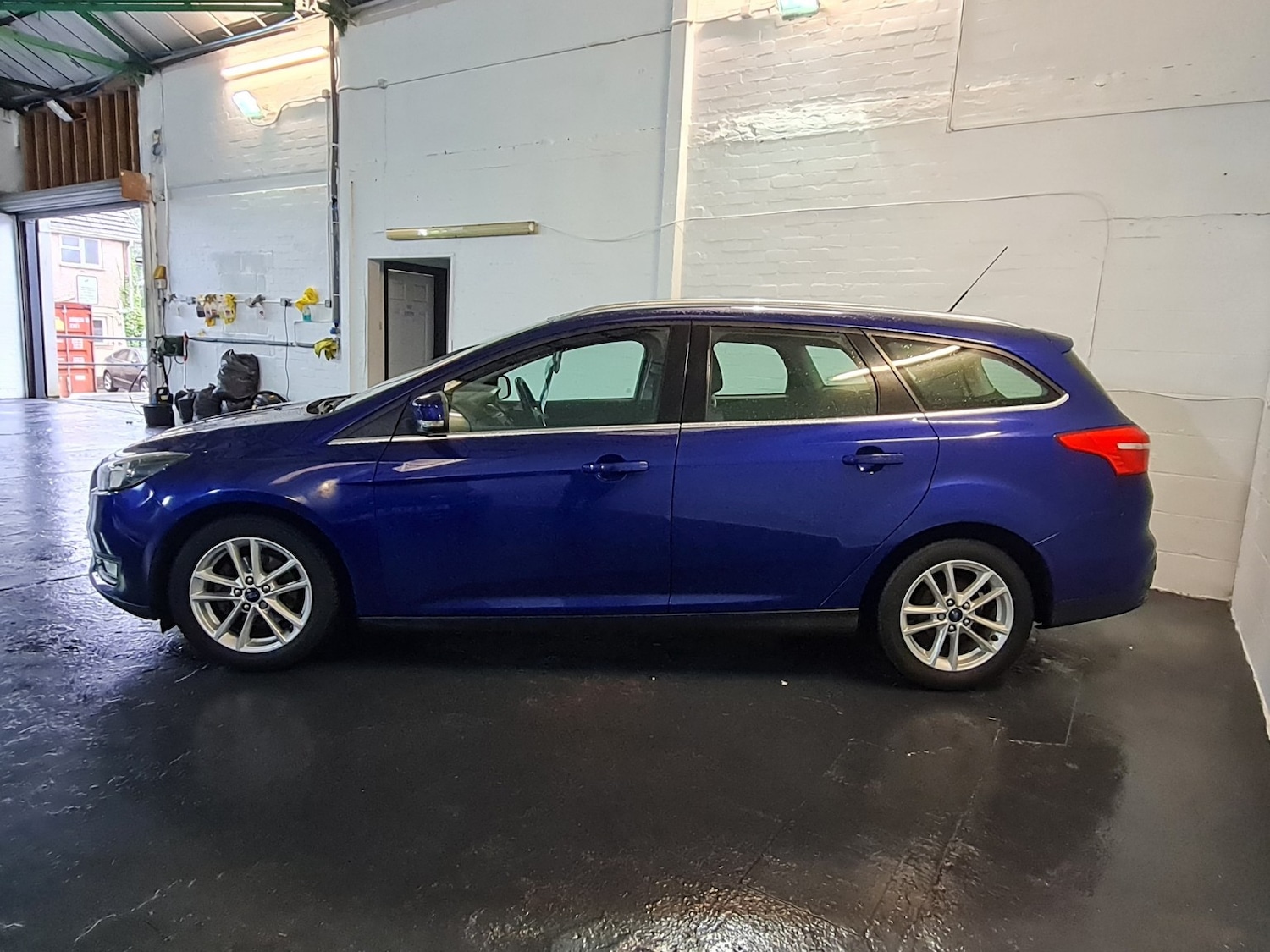 Used Ford Focus 2015 for sale - 76547935: Photo 4