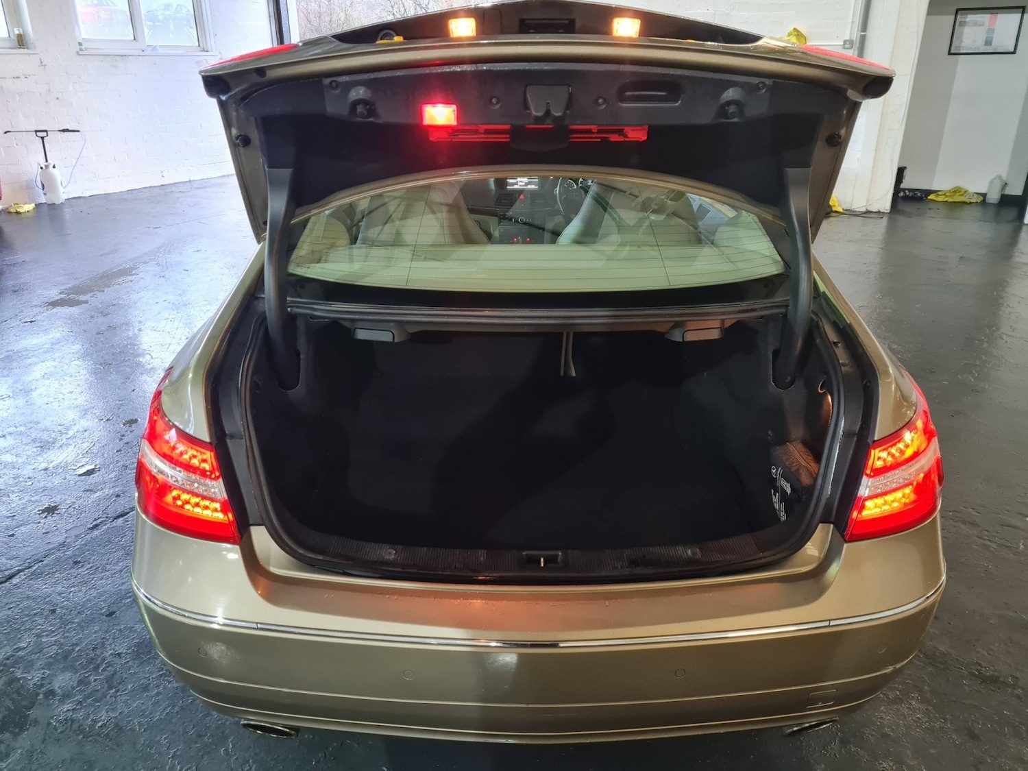 Used Mercedes-Benz E Class 2011 for sale - 77528288: Photo 22