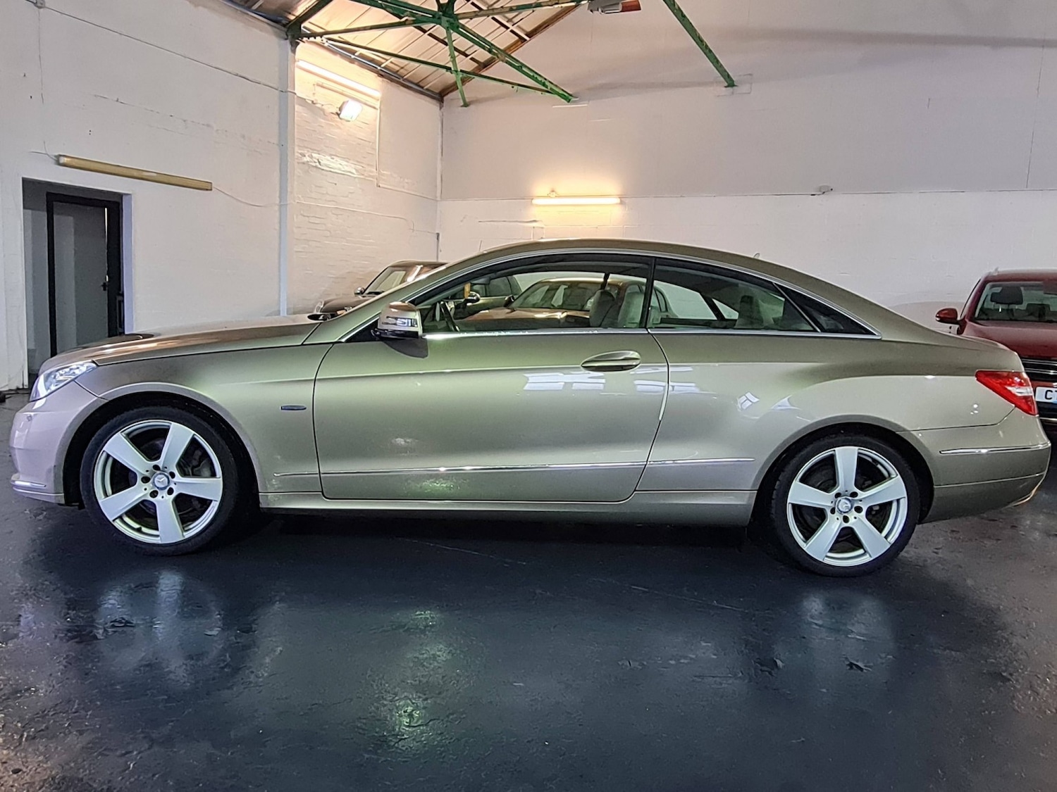 Used Mercedes-Benz E Class 2011 for sale - 77528288: Photo 4