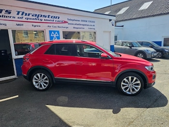 Used Volkswagen T-Roc 2018 for sale - 79009611: Photo