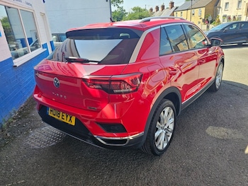 Used Volkswagen T-Roc 2018 for sale - 79009611: Photo