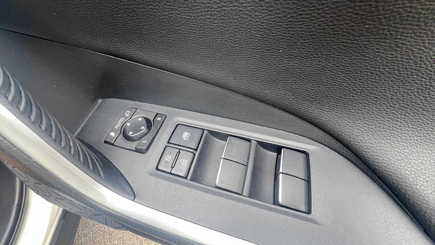 Used Toyota RAV4 for sale - 77861530: Photo 24