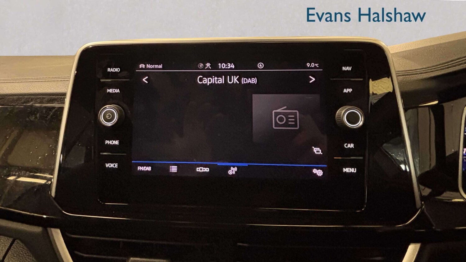 Used Volkswagen T-Roc for sale - 77860393: Photo 11