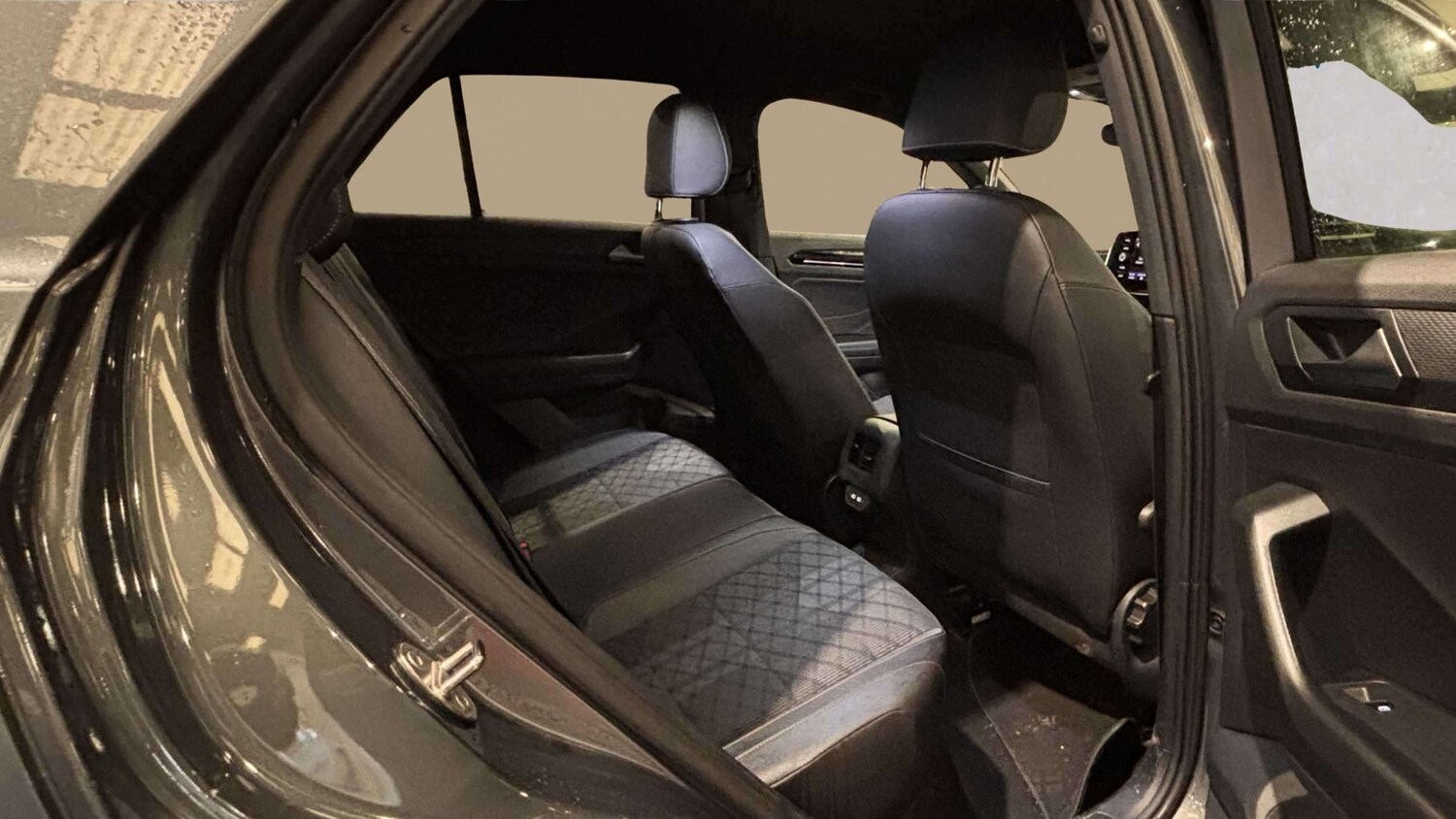 Used Volkswagen T-Roc for sale - 77860393: Photo 12