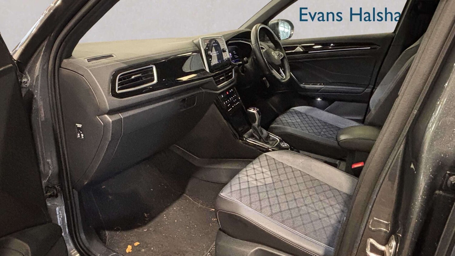 Used Volkswagen T-Roc for sale - 77860393: Photo 13