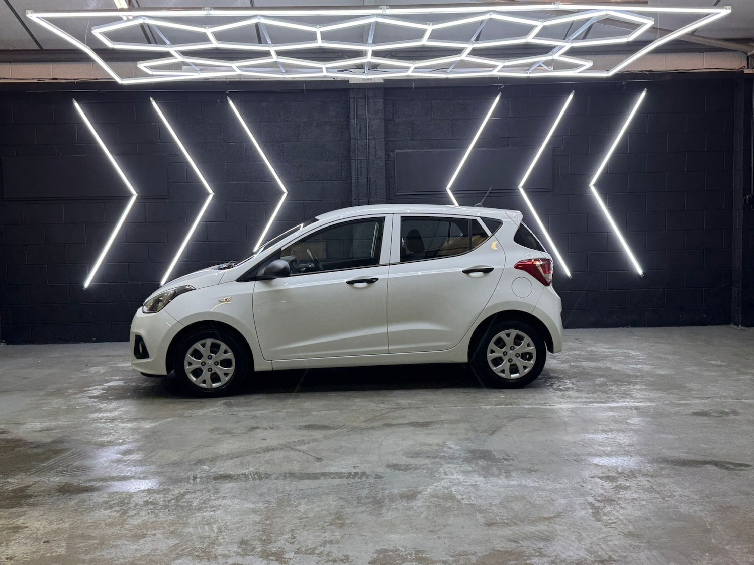 Used Hyundai i10 2015 for sale - 78182875: Photo 3