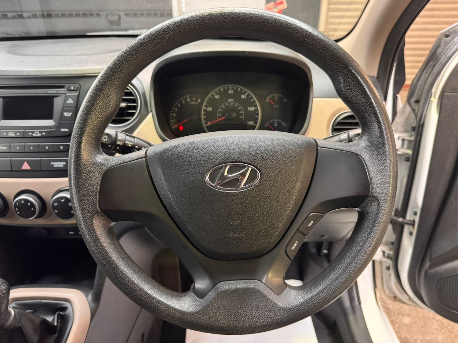 Used Hyundai i10 2015 for sale - 78182875: Photo 33