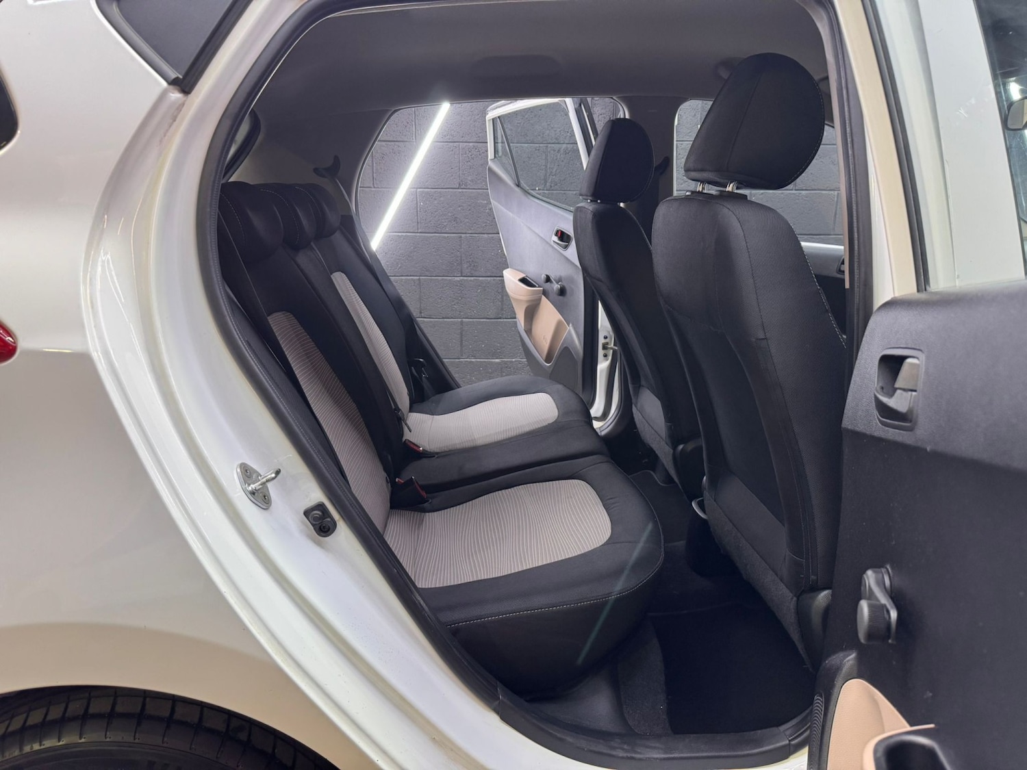 Used Hyundai i10 2015 for sale - 78182875: Photo 38