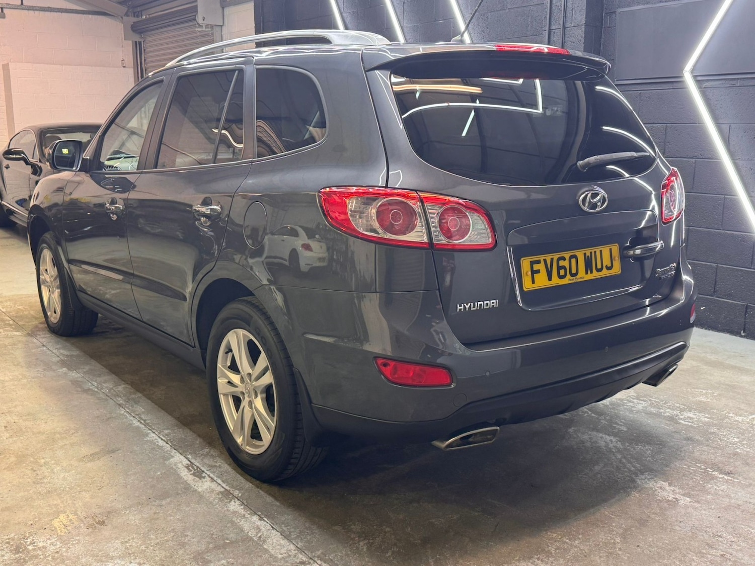 Used Hyundai Santa Fe 2011 for sale - 77494740: Photo 10