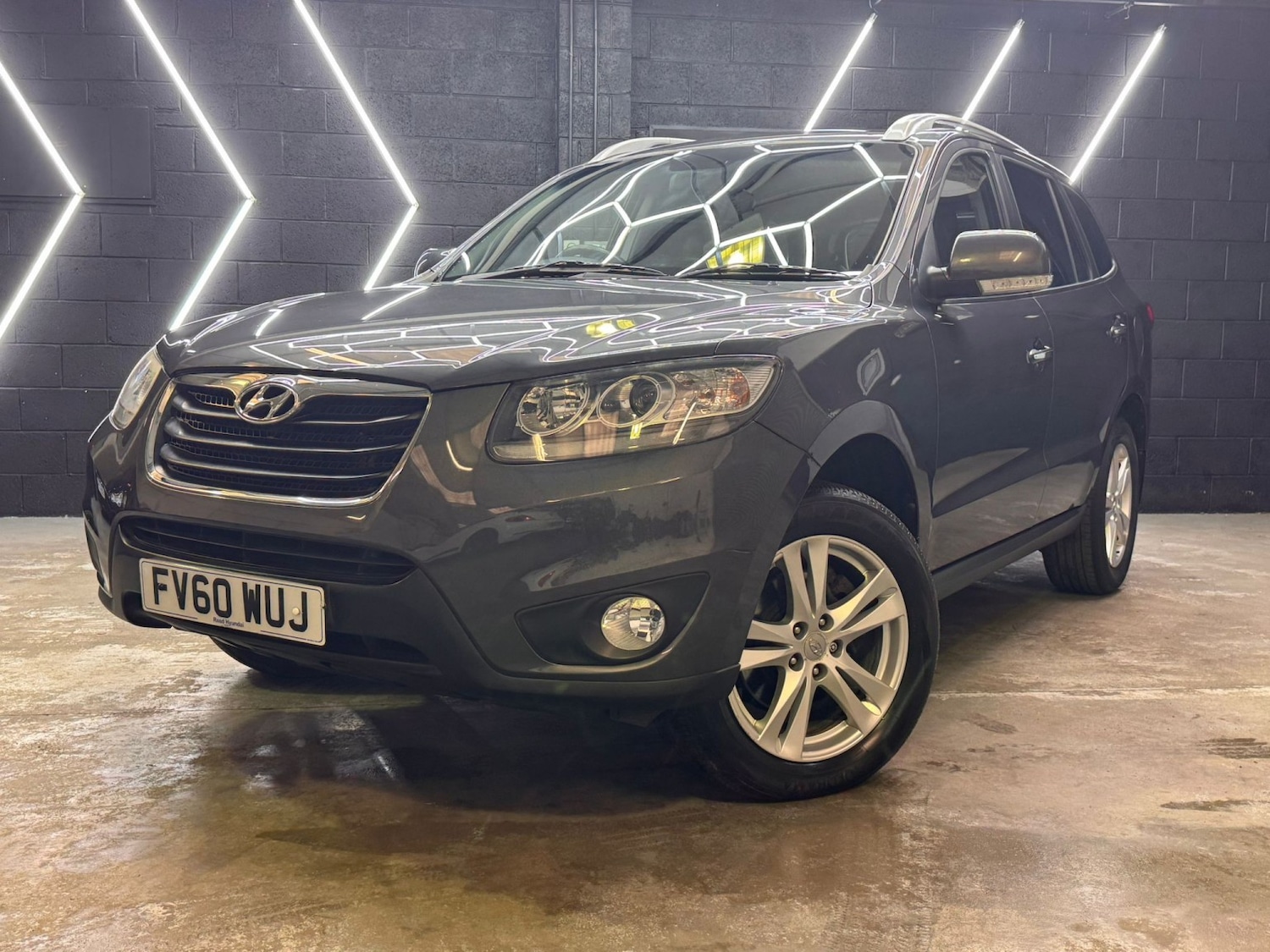 Used Hyundai Santa Fe 2011 for sale - 77494740: Photo 11