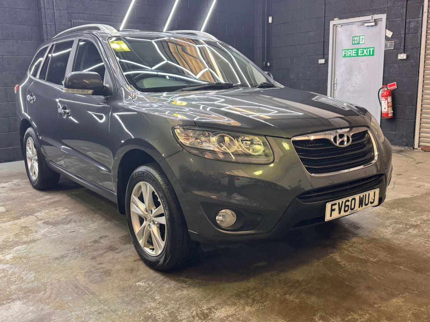 Used Hyundai Santa Fe 2011 for sale - 77494740: Photo 18