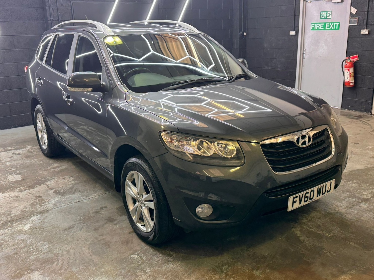 Used Hyundai Santa Fe 2011 for sale - 77494740: Photo 21