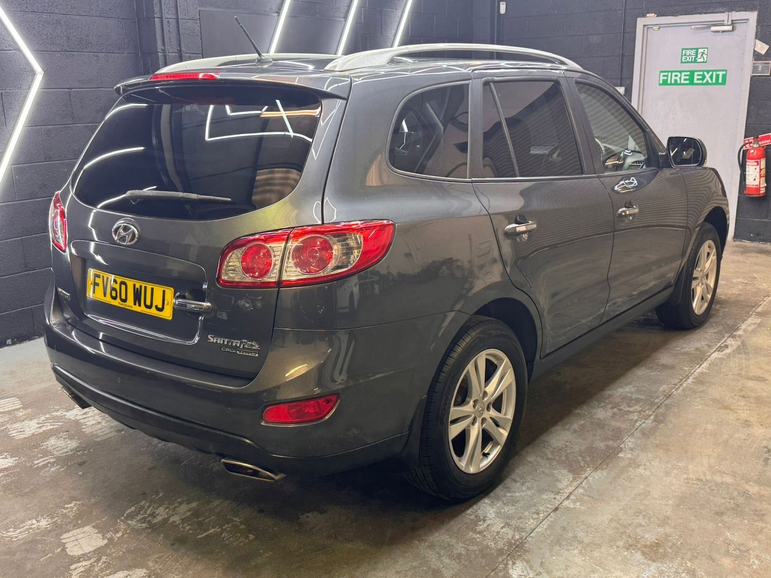 Used Hyundai Santa Fe 2011 for sale - 77494740: Photo 24