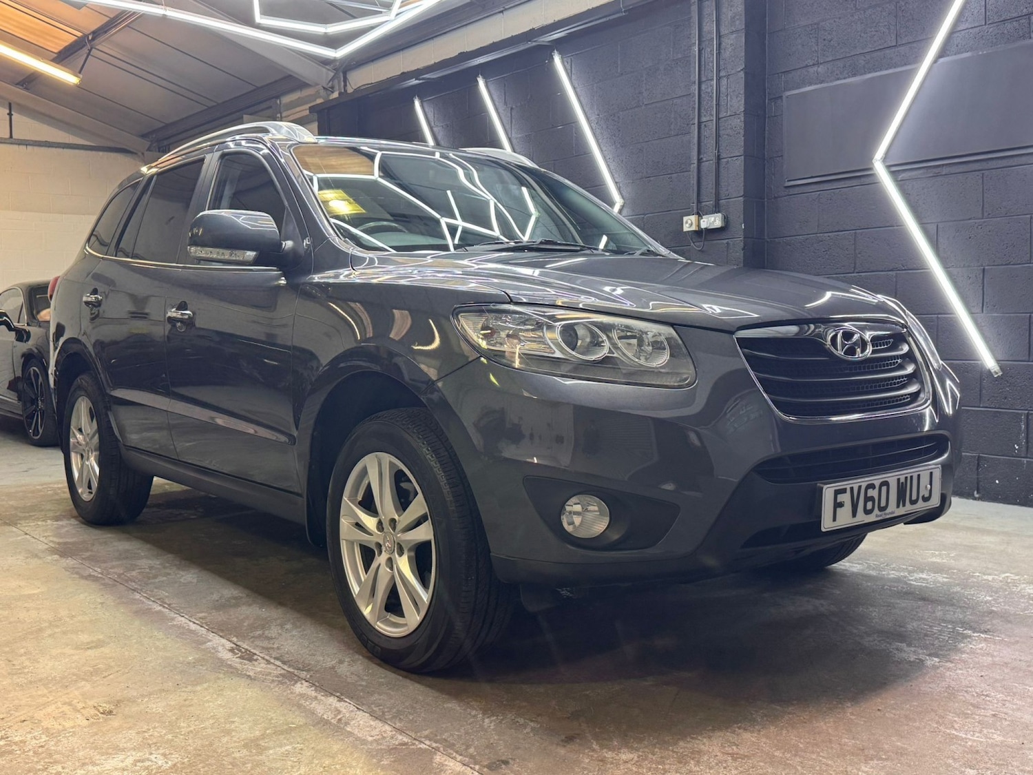 Used Hyundai Santa Fe 2011 for sale - 77494740: Photo 26