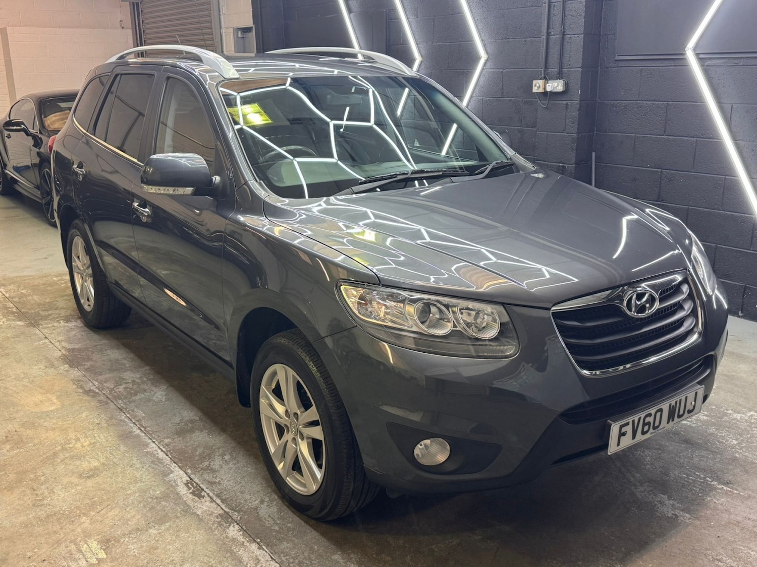 Used Hyundai Santa Fe 2011 for sale - 77494740: Photo 29