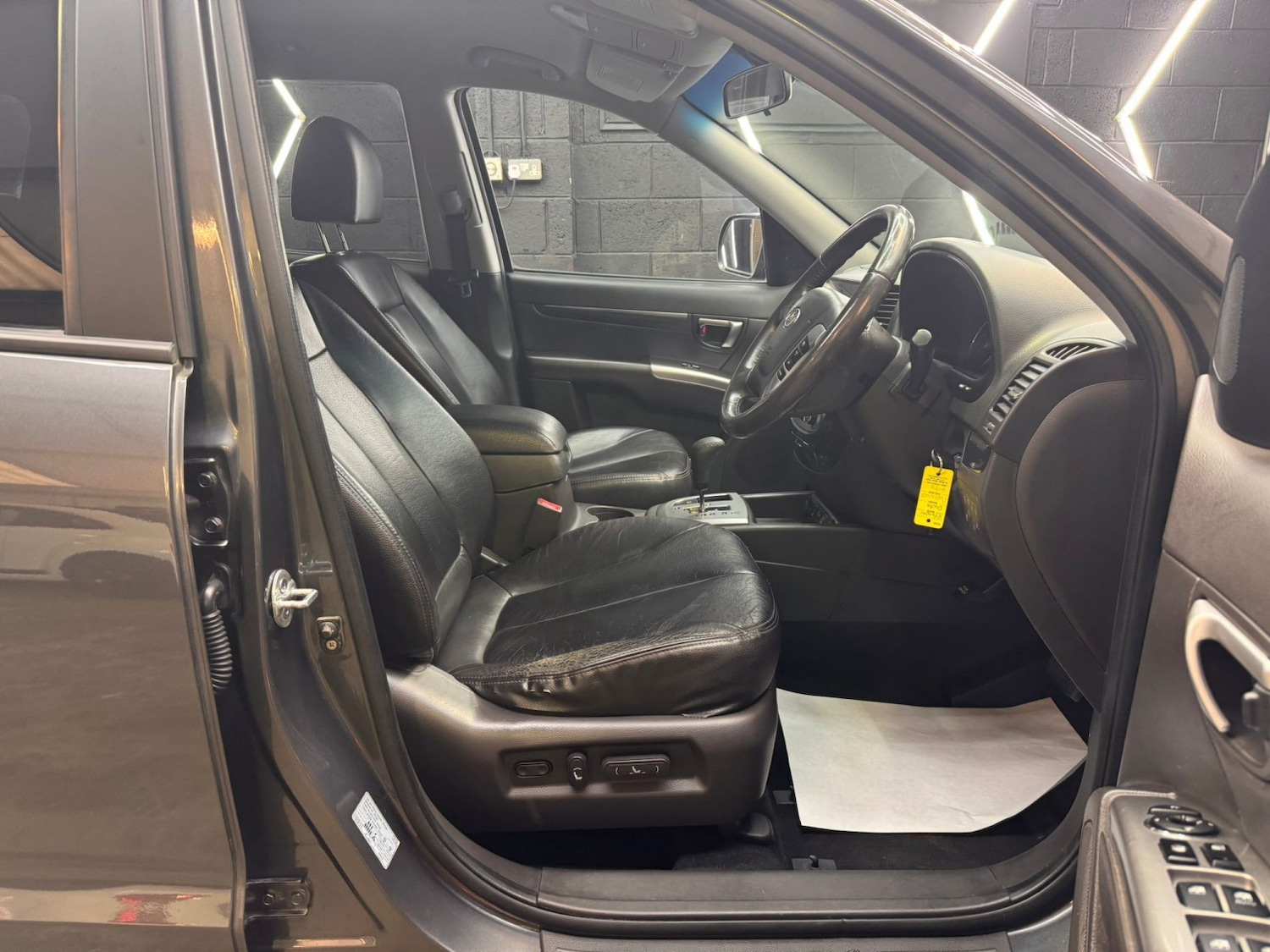 Used Hyundai Santa Fe 2011 for sale - 77494740: Photo 31