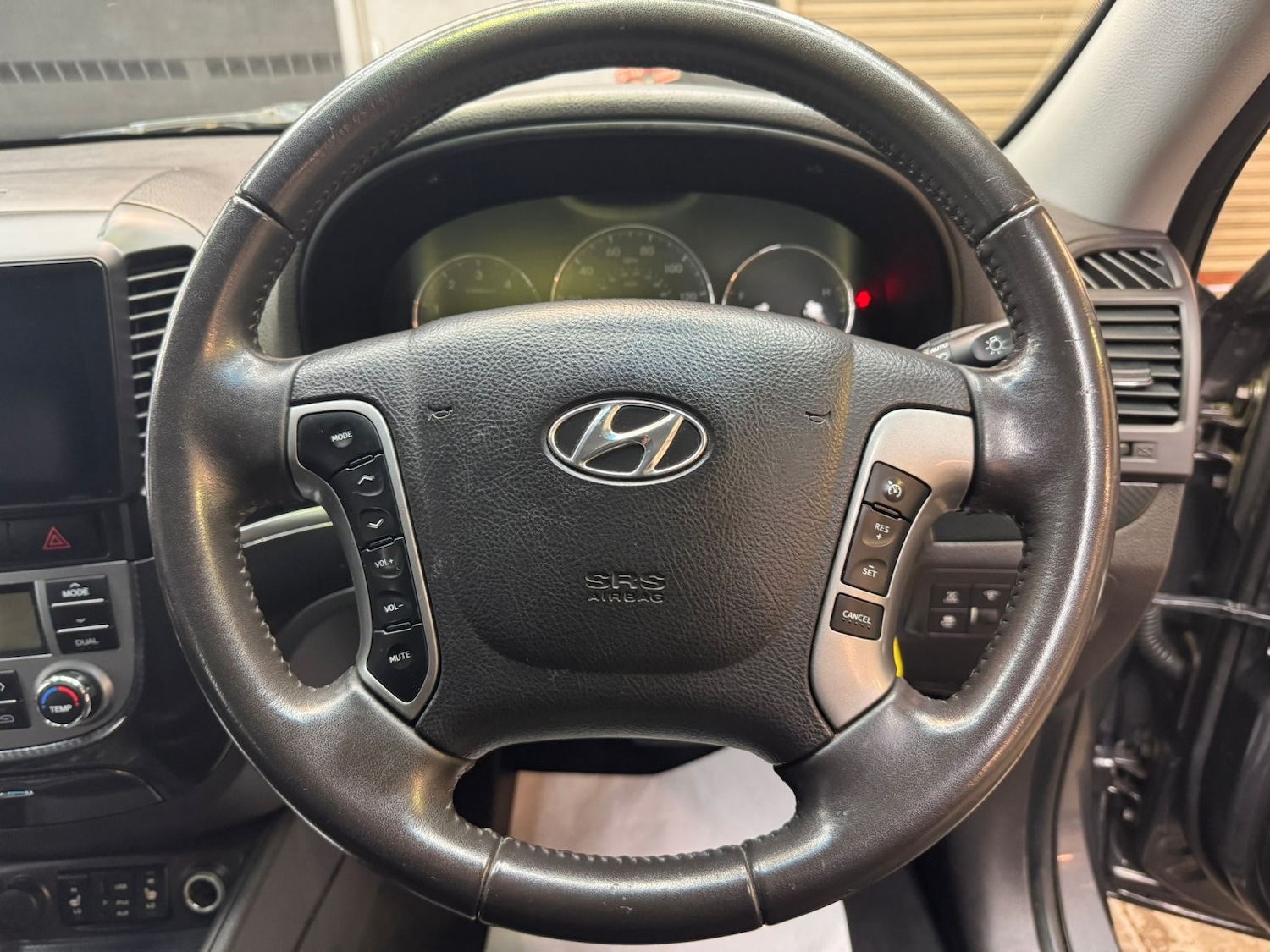 Used Hyundai Santa Fe 2011 for sale - 77494740: Photo 33
