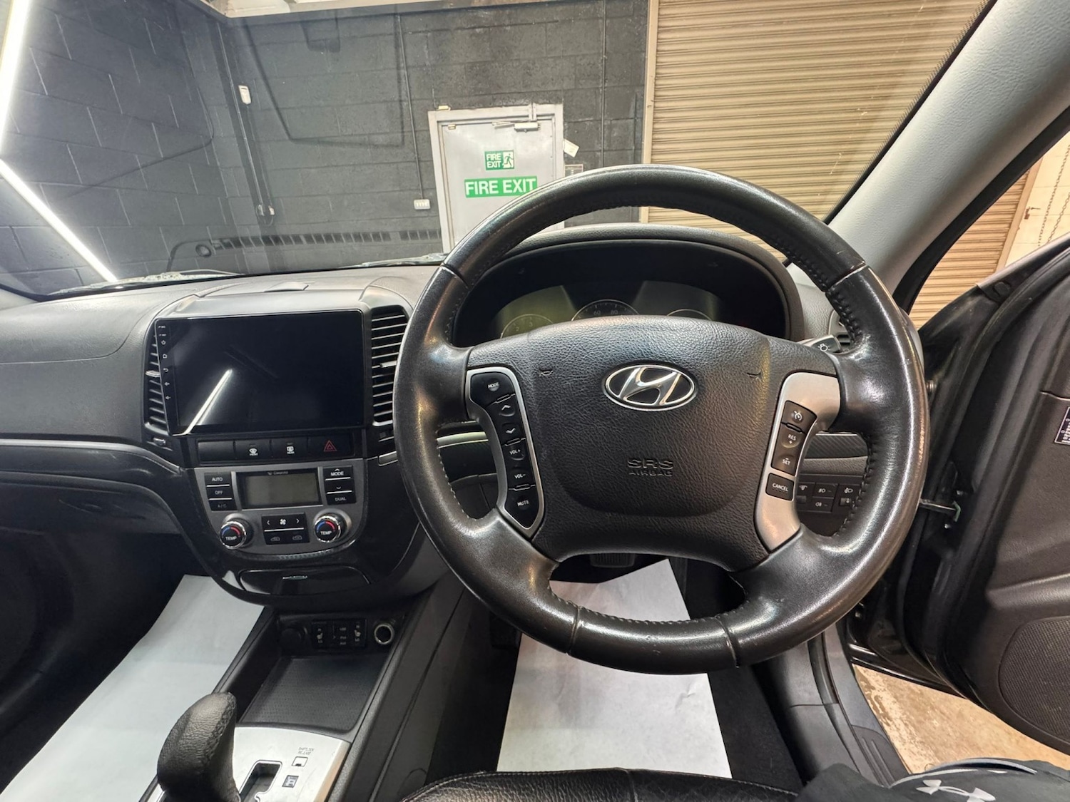 Used Hyundai Santa Fe 2011 for sale - 77494740: Photo 34