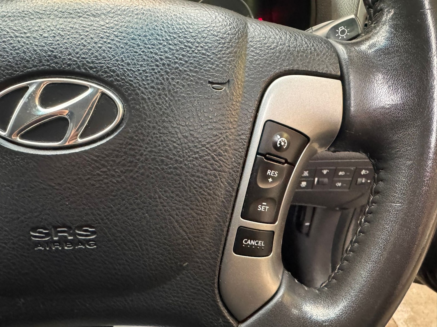 Used Hyundai Santa Fe 2011 for sale - 77494740: Photo 37