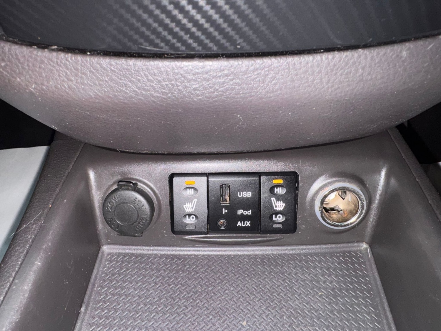 Used Hyundai Santa Fe 2011 for sale - 77494740: Photo 38