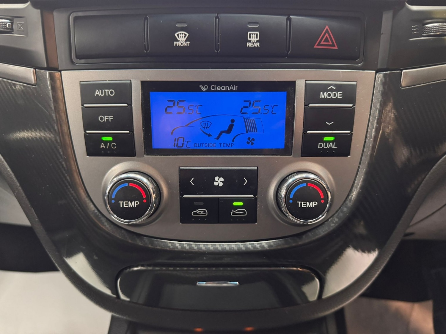 Used Hyundai Santa Fe 2011 for sale - 77494740: Photo 39