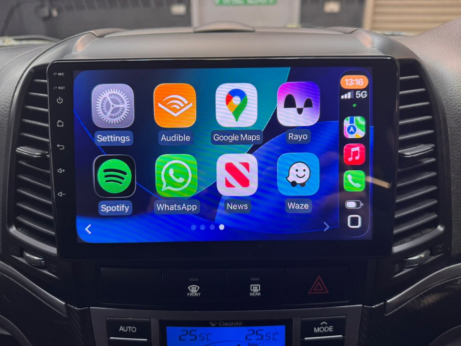 Used Hyundai Santa Fe 2011 for sale - 77494740: Photo 40