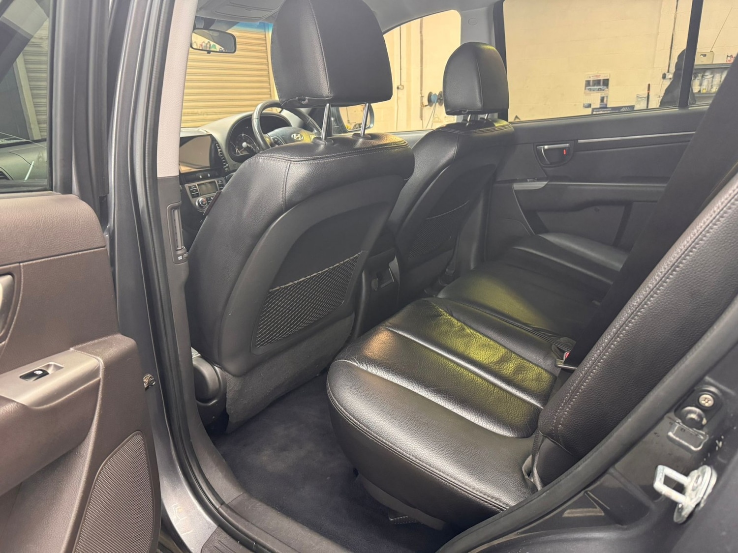 Used Hyundai Santa Fe 2011 for sale - 77494740: Photo 45