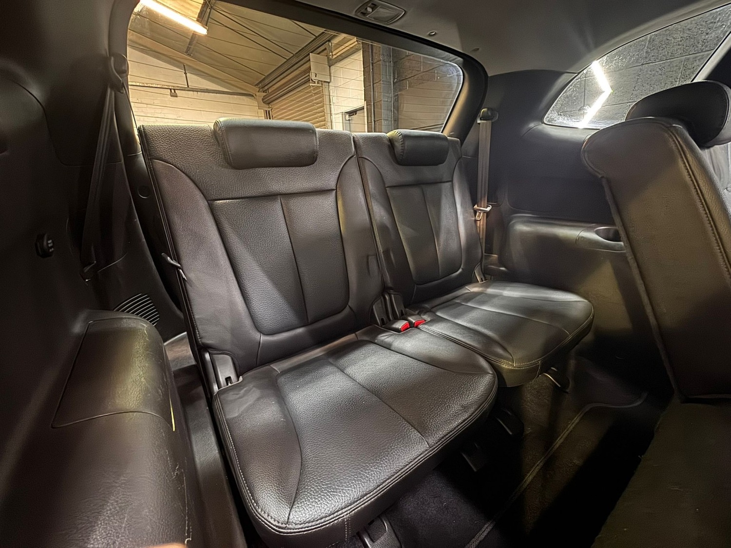 Used Hyundai Santa Fe 2011 for sale - 77494740: Photo 47